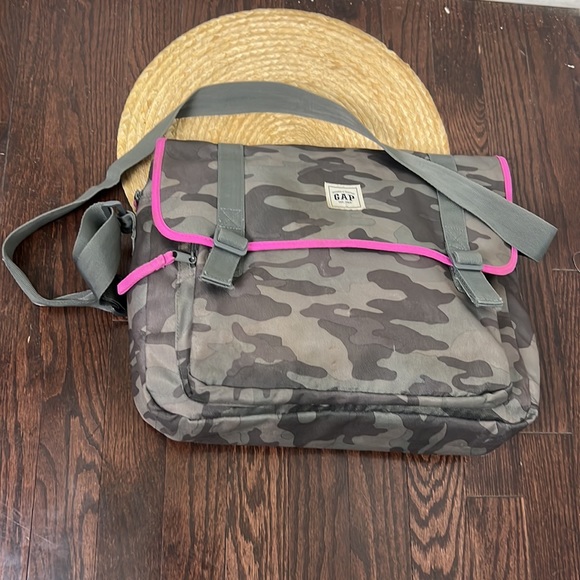 Gap Camo Shoulder Messenger Bag - Picture 10 of 11